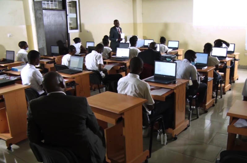 Students in Congo learn how to use an accounting software
